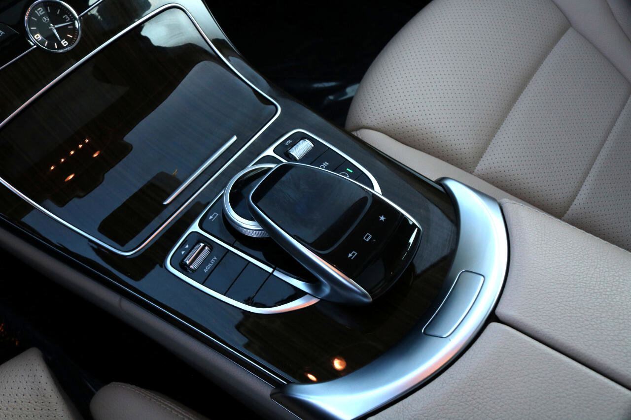 Used 2015 Mercedes-Benz C 300 4MATIC Sedan image 27