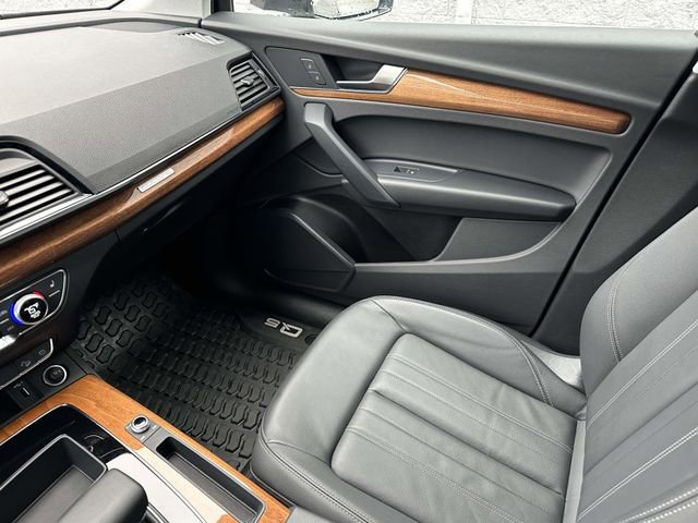 Used 2023 Audi Q5 2.0T Premium w/ Convenience Package image 33