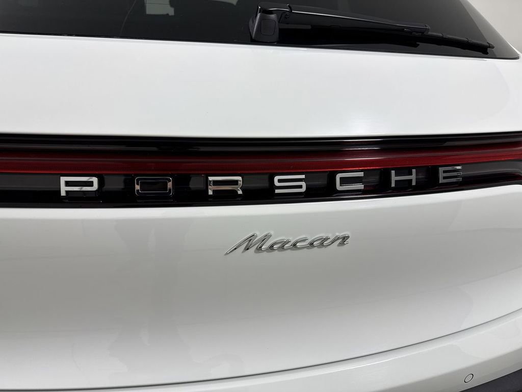 Certified 2025 Porsche Macan image 19