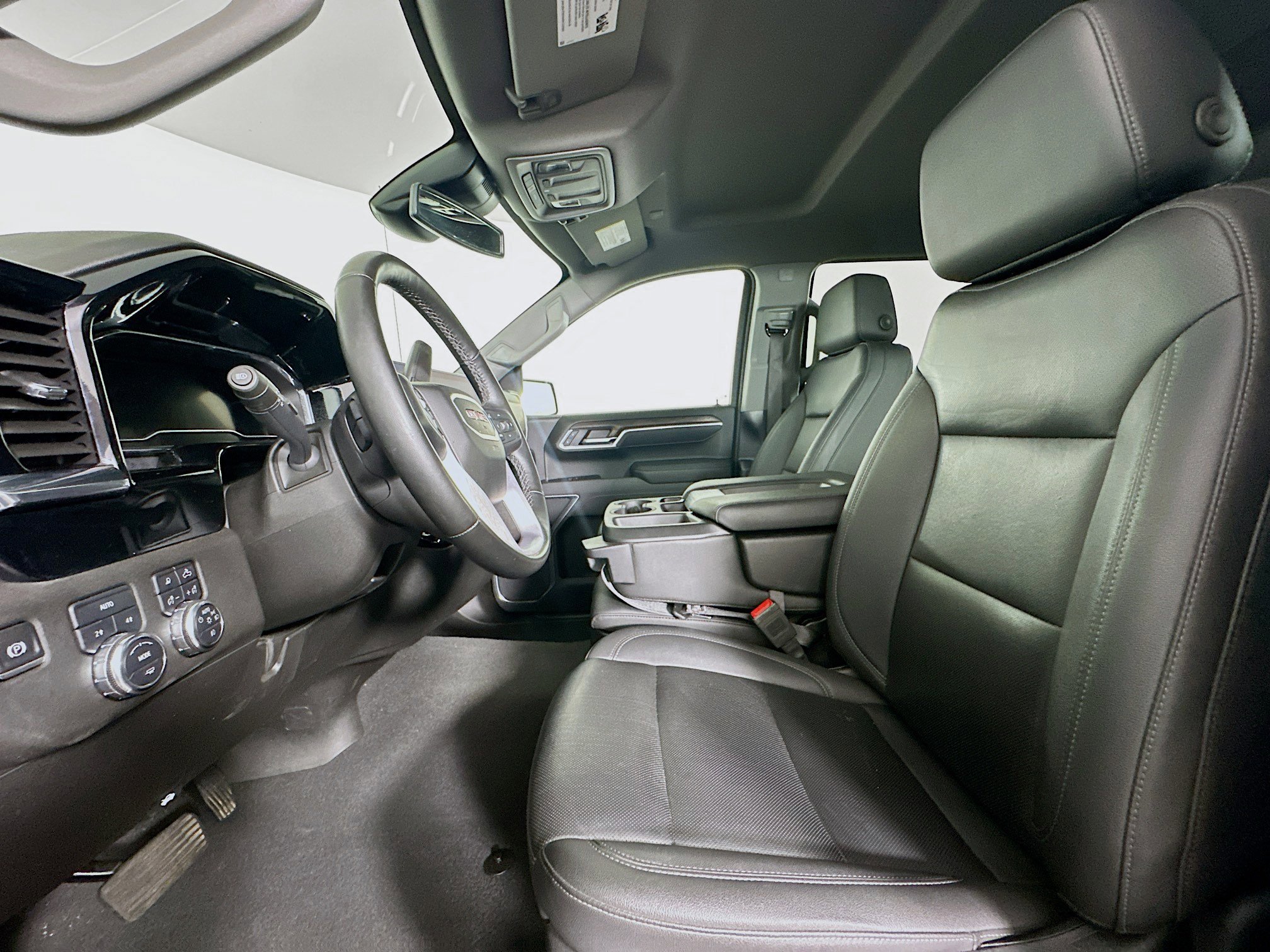 Used 2025 GMC Sierra 1500 SLT AWD/4WD image 13