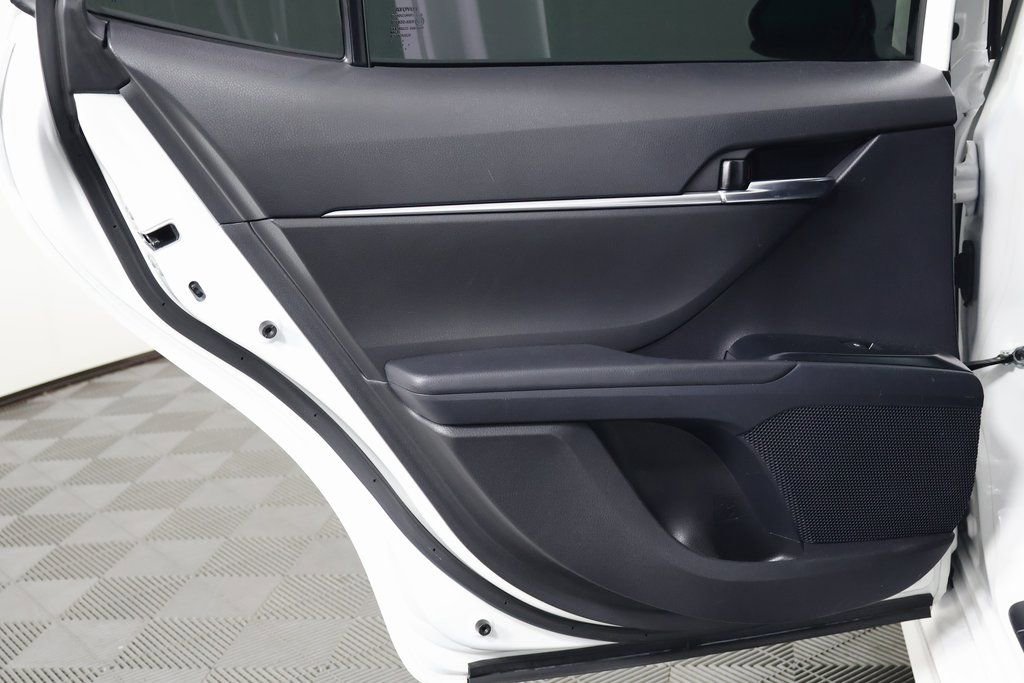 Used 2020 Toyota Camry SE image 13