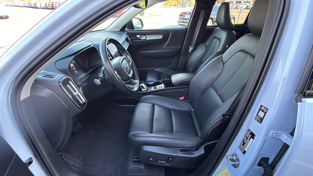 Certified 2026 Volvo XC40 B5 Plus AWD/4WD image 26