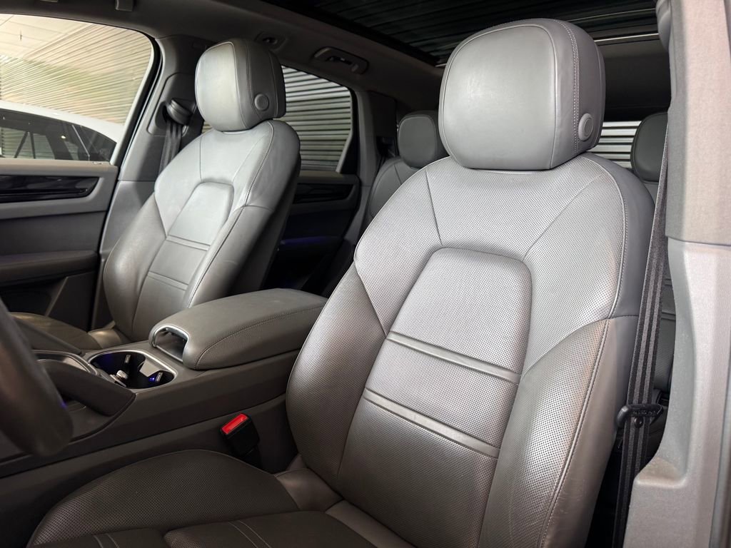 Certified 2019 Porsche Cayenne AWD/4WD image 5