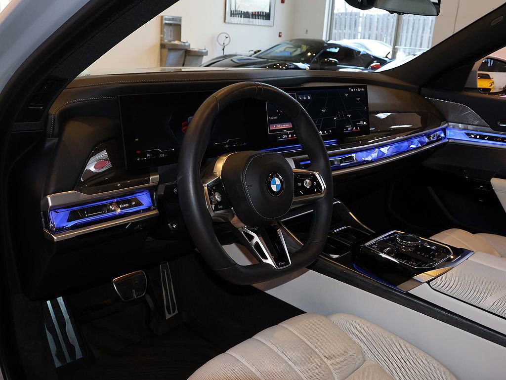 Used 2024 BMW 760i xDrive w/ Premium Package 2 image 32