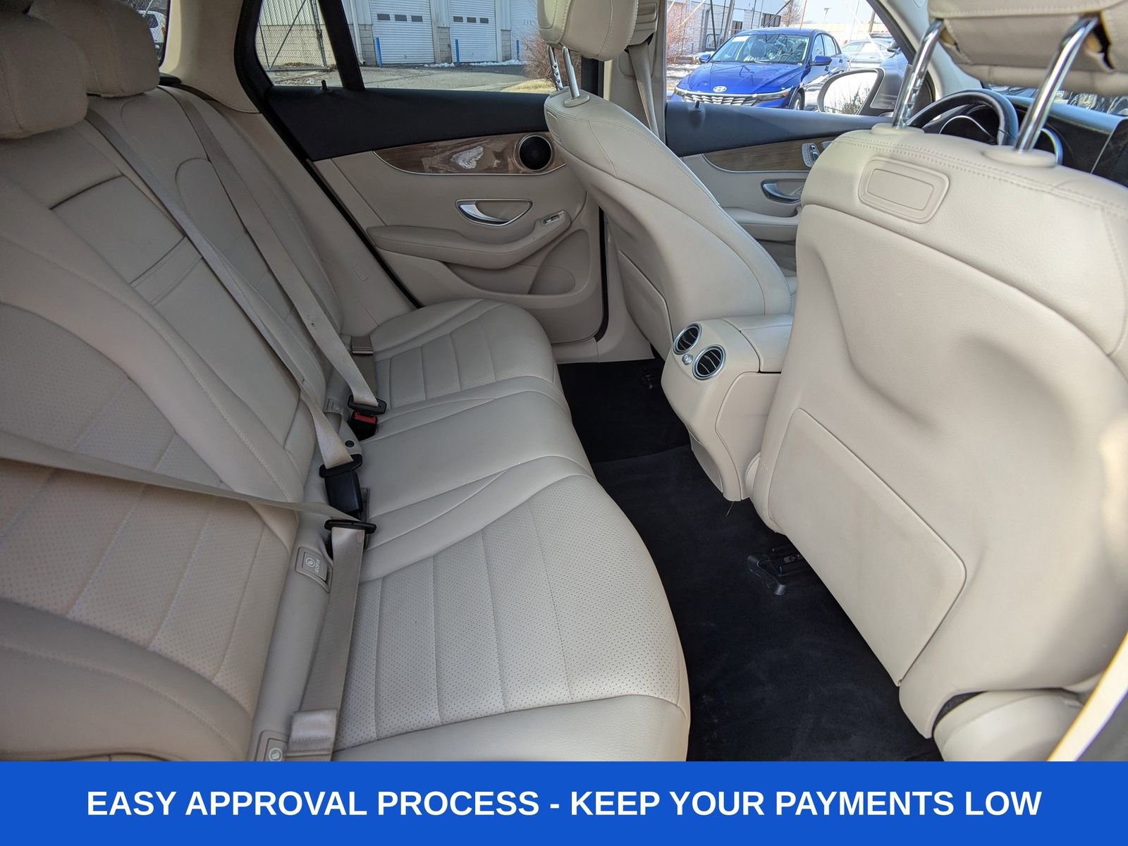 Used 2019 Mercedes-Benz GLC 300 4MATIC w/ Premium Package image 16