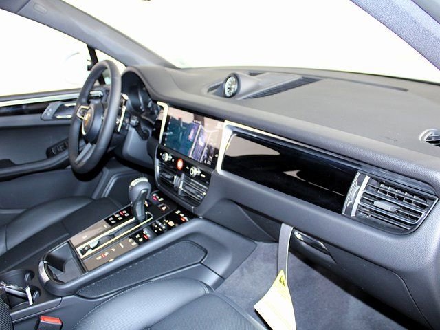 New 2026 Porsche Macan image 26