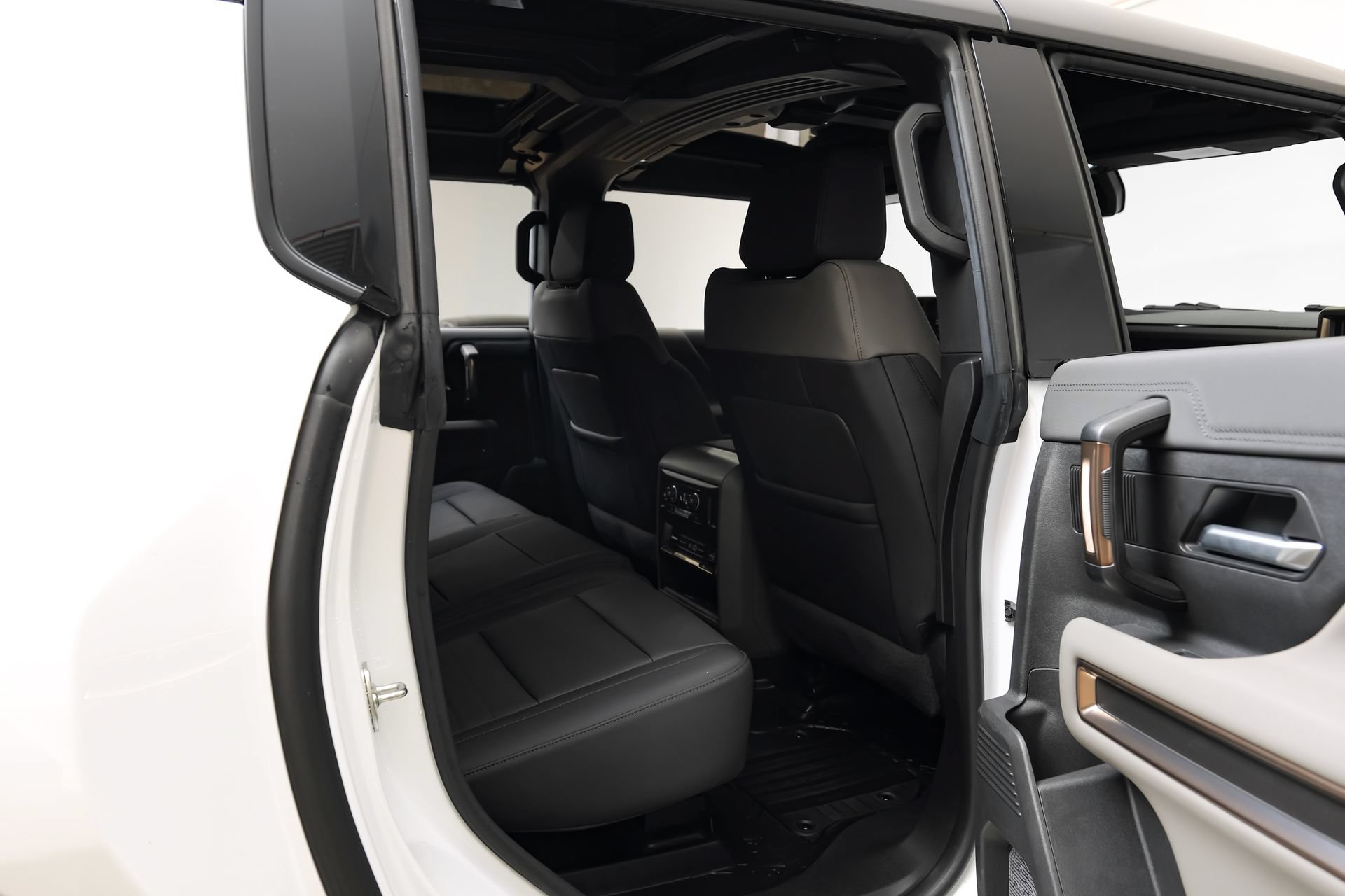 Used 2025 GMC Hummer EV 2X w/ LPO, Sport Package AWD/4WD image 46