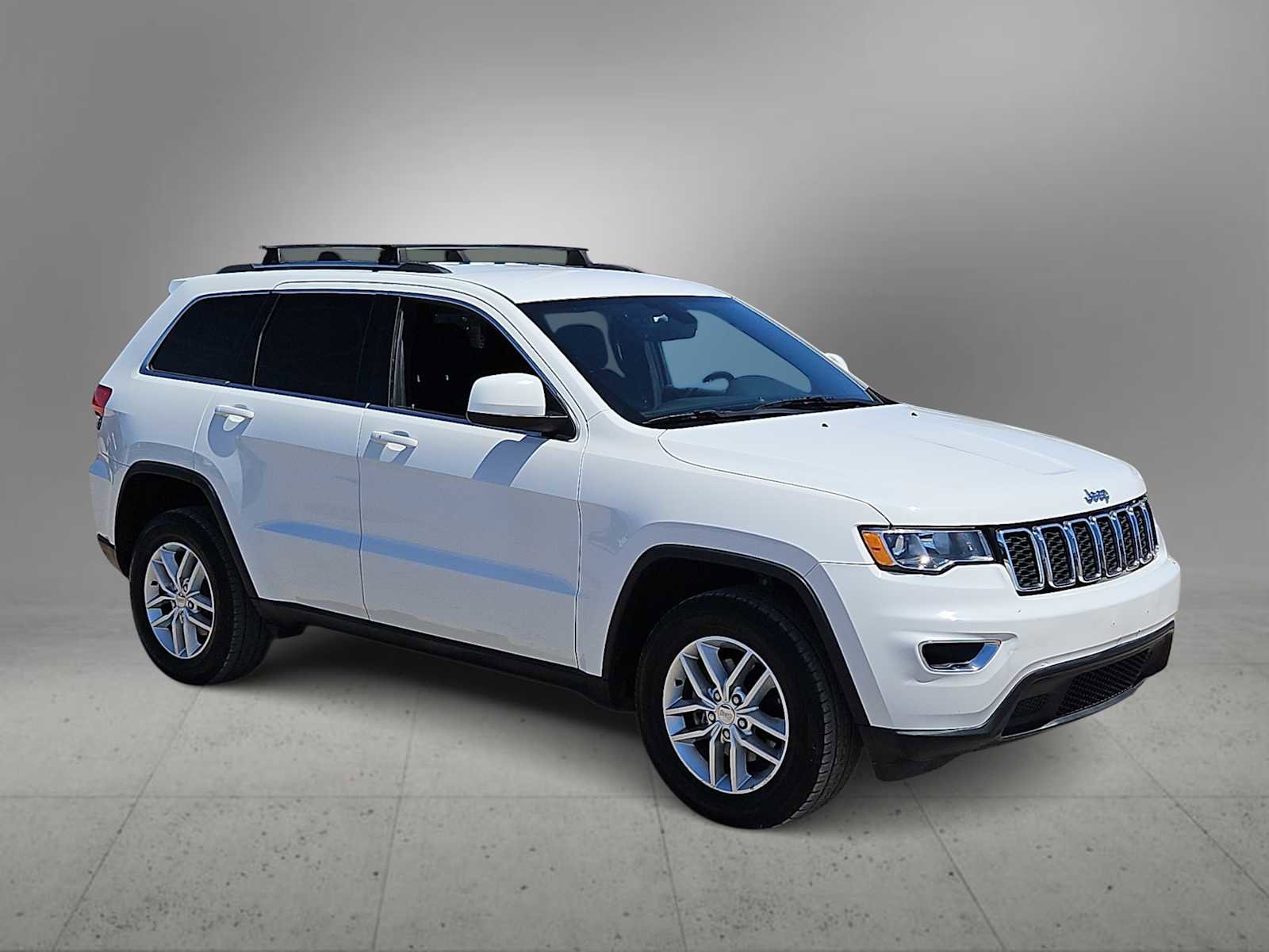 Used 2017 Jeep Grand Cherokee Laredo w/ Quick Order Package 23E AWD/4WD image 2