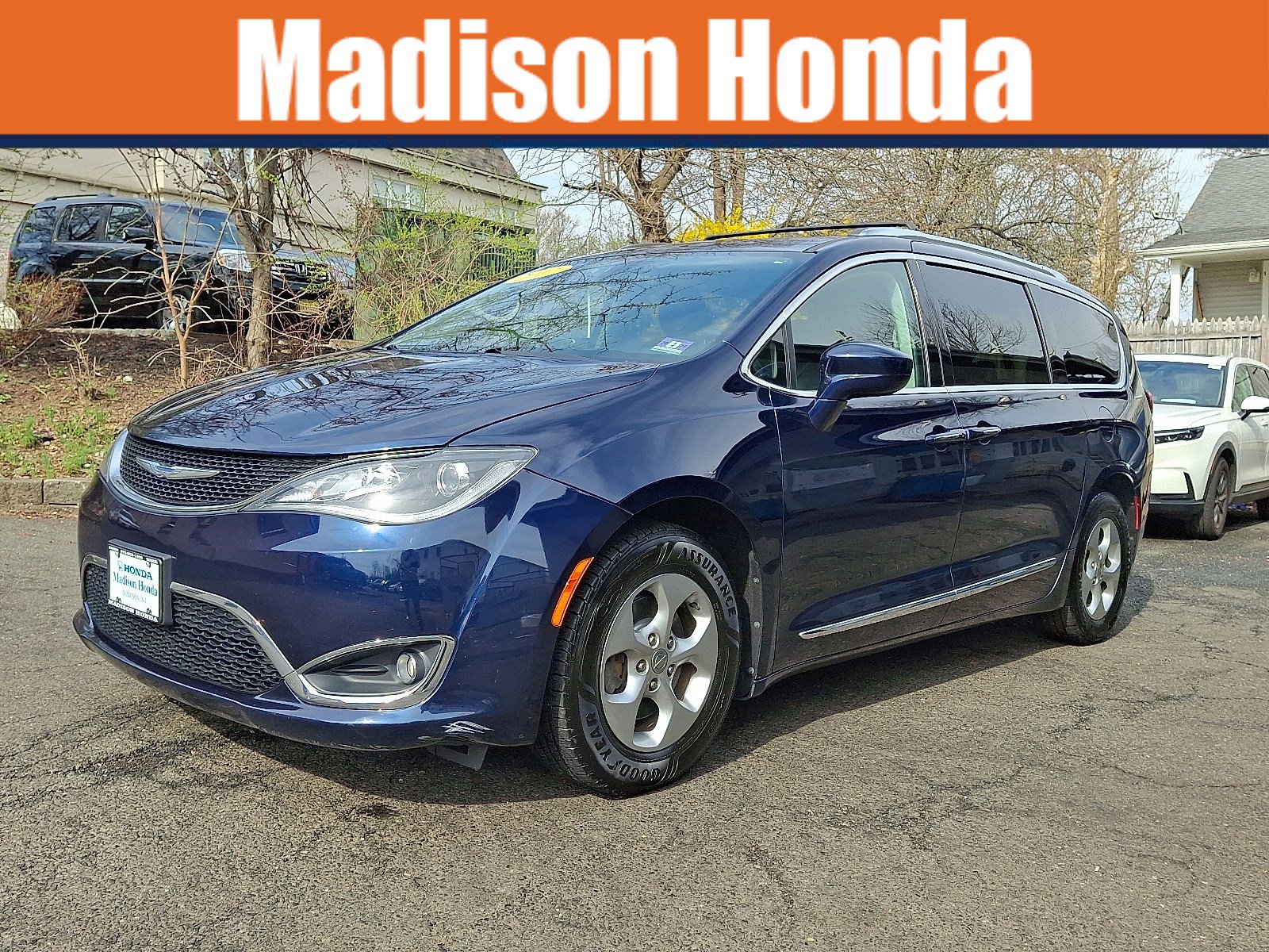 Used 2017 Chrysler Pacifica Touring-L Plus image 1