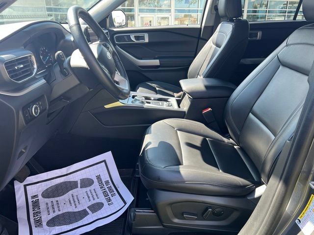 Used 2023 Ford Explorer XLT w/ Equipment Group 202A AWD/4WD image 10