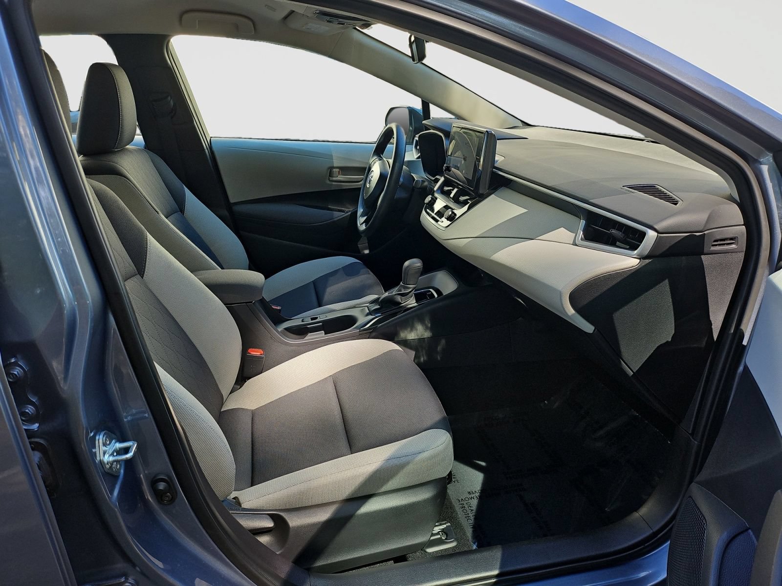 Used 2025 Toyota Corolla LE w/ Convenience Package FWD image 17