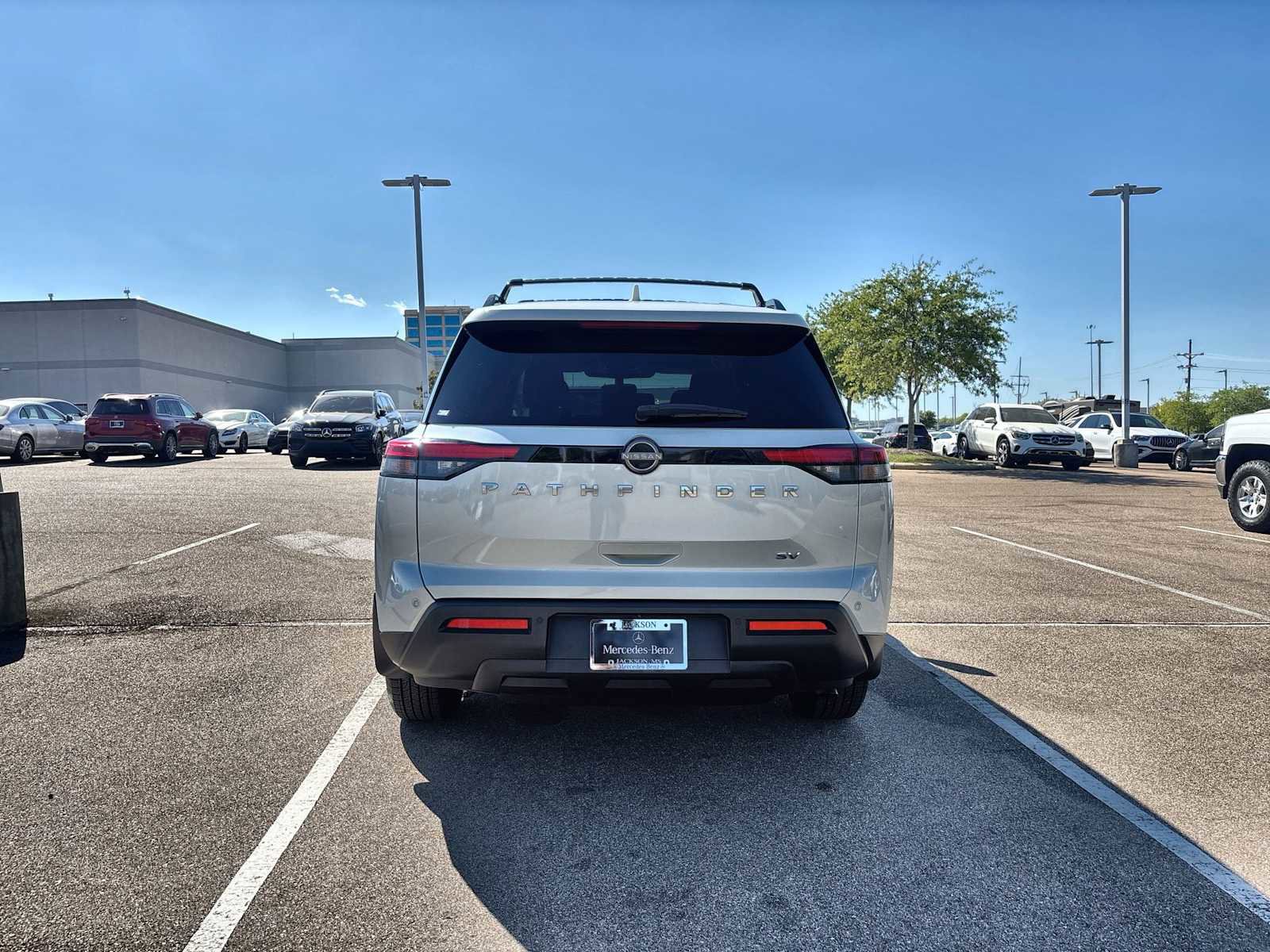 Used 2022 Nissan Pathfinder SV image 7