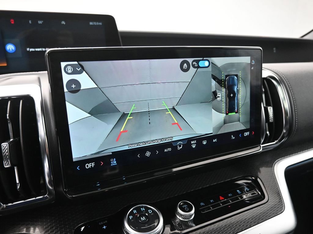 Used 2025 Ford Expedition Platinum w/ Stealth Appearance Package image 17