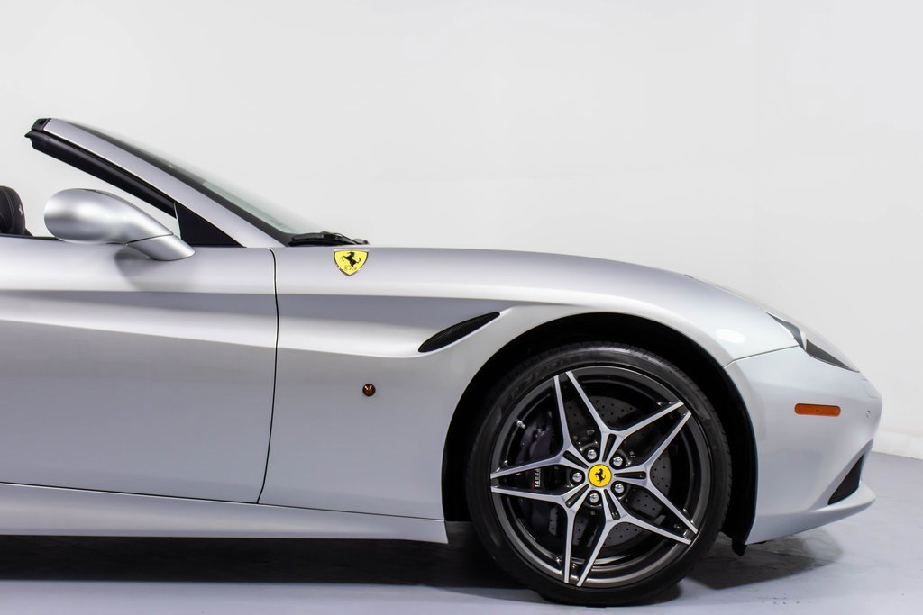 Used 2016 Ferrari California T image 16