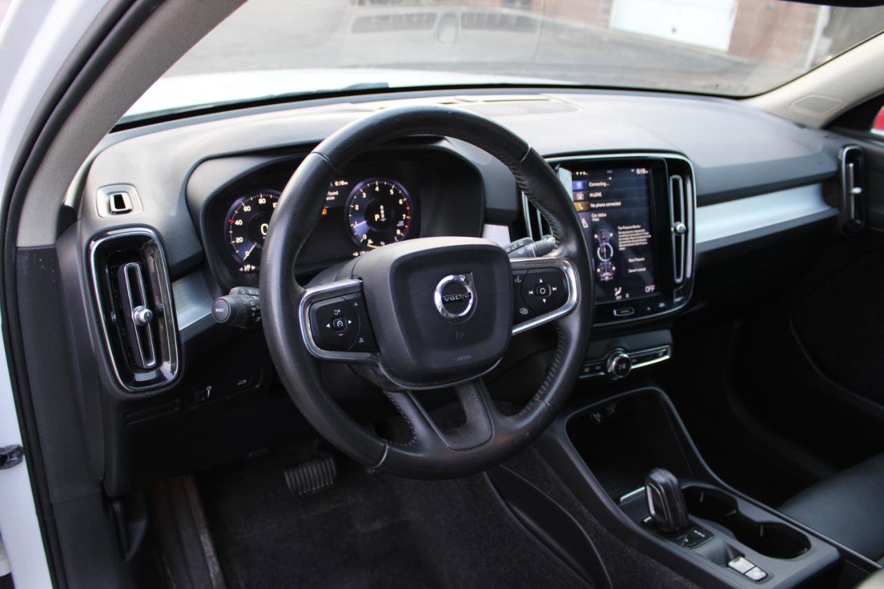 Used 2019 Volvo XC40 T5 Momentum image 11