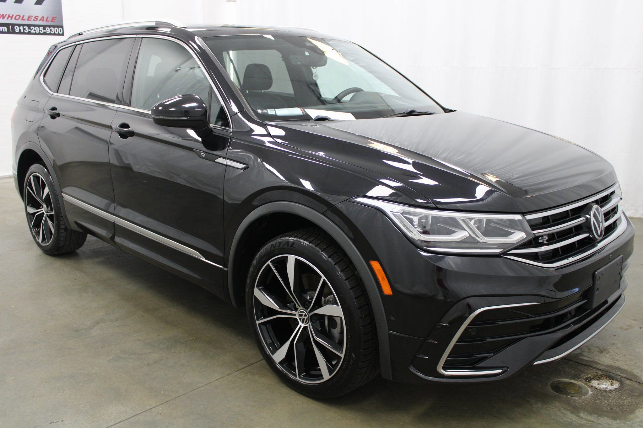 Used 2022 Volkswagen Tiguan SEL R-Line image 4
