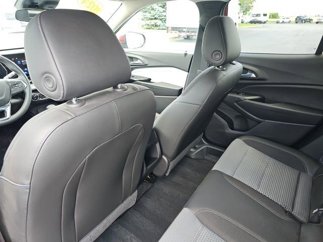 Used 2024 Chevrolet Trax LT w/ LT Convenience Package image 26