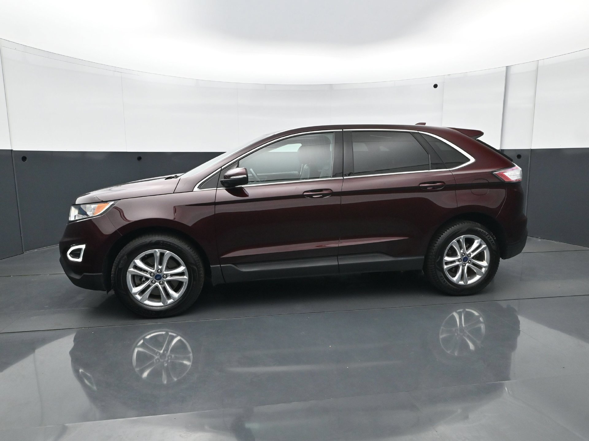 Used 2018 Ford Edge SEL w/ Equipment Group 201A AWD/4WD image 3