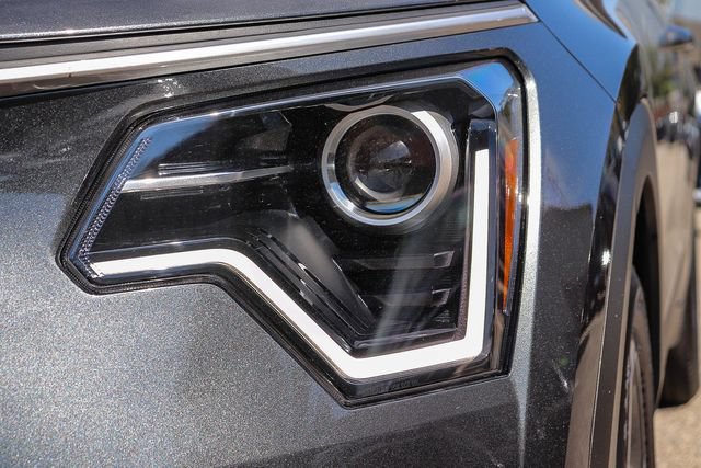 Certified 2025 Kia Niro EX FWD image 5