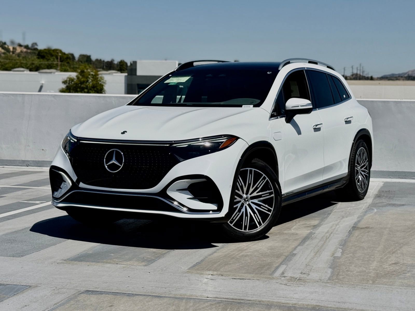 New 2026 Mercedes-Benz EQS 550 4MATIC SUV image 2