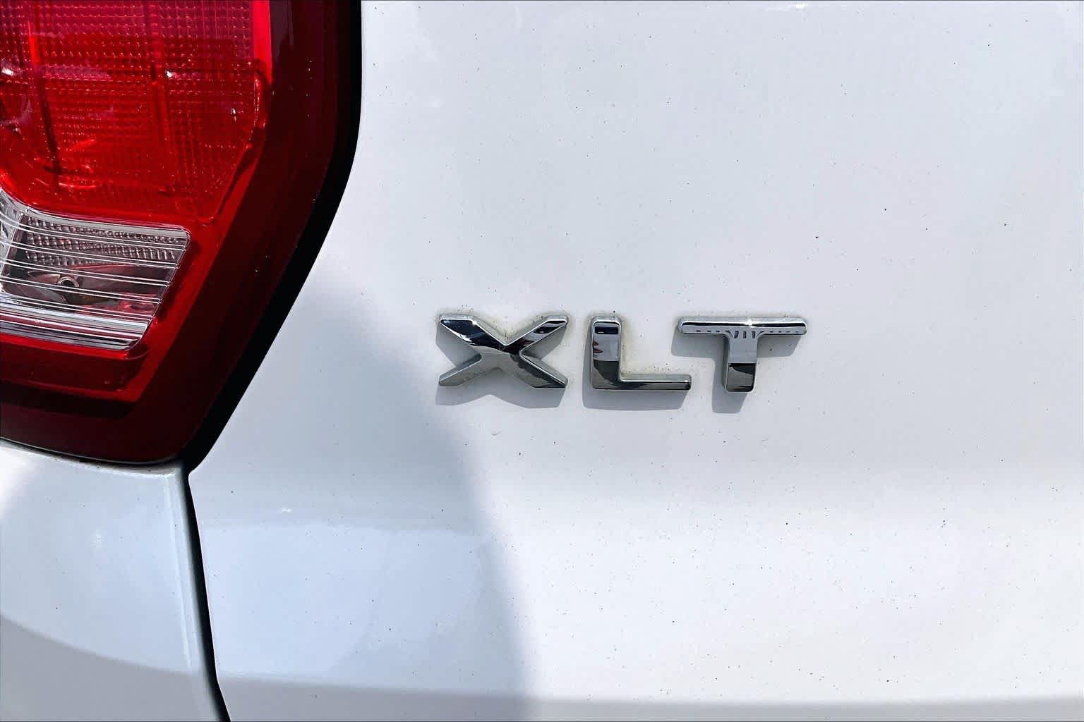 Used 2017 Ford Explorer XLT w/ Equipment Group 202A FWD image 10