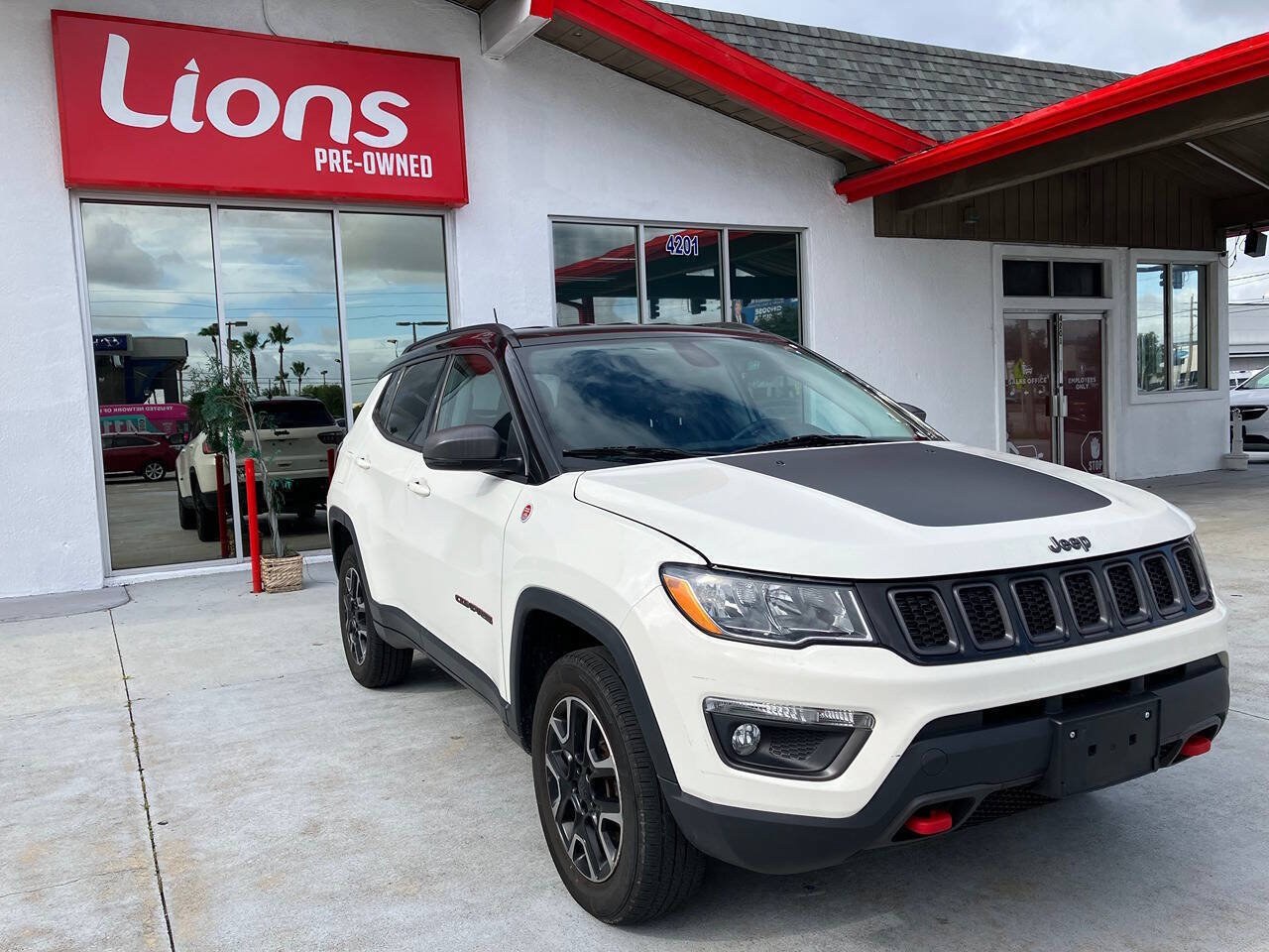 Used 2019 Jeep Compass Trailhawk AWD/4WD image 3