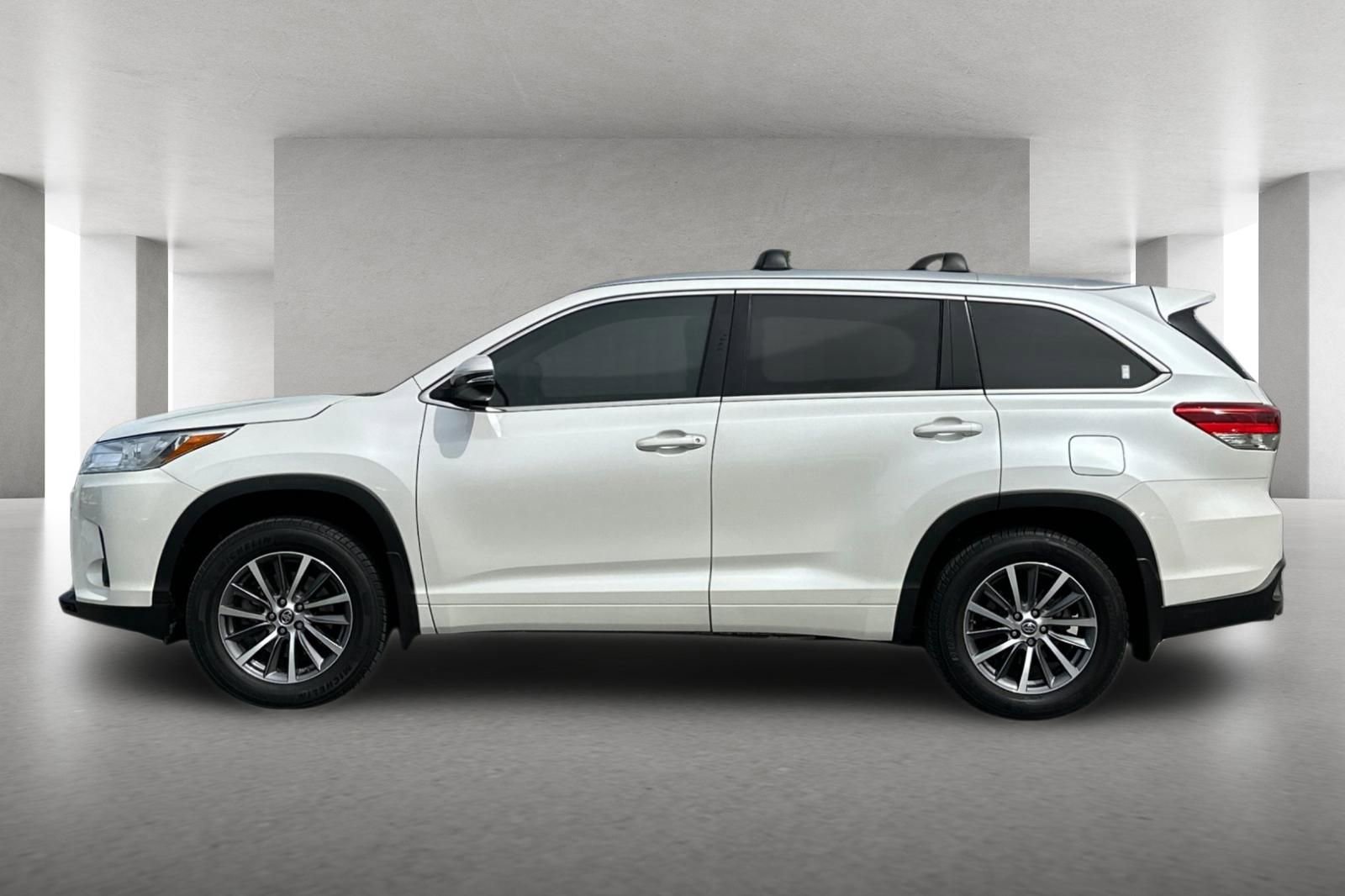 Used 2017 Toyota Highlander XLE image 7