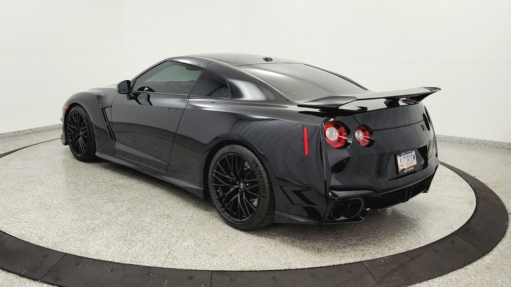 Used 2024 Nissan GT-R Premium w/ Premium Interior Package AWD/4WD image 3