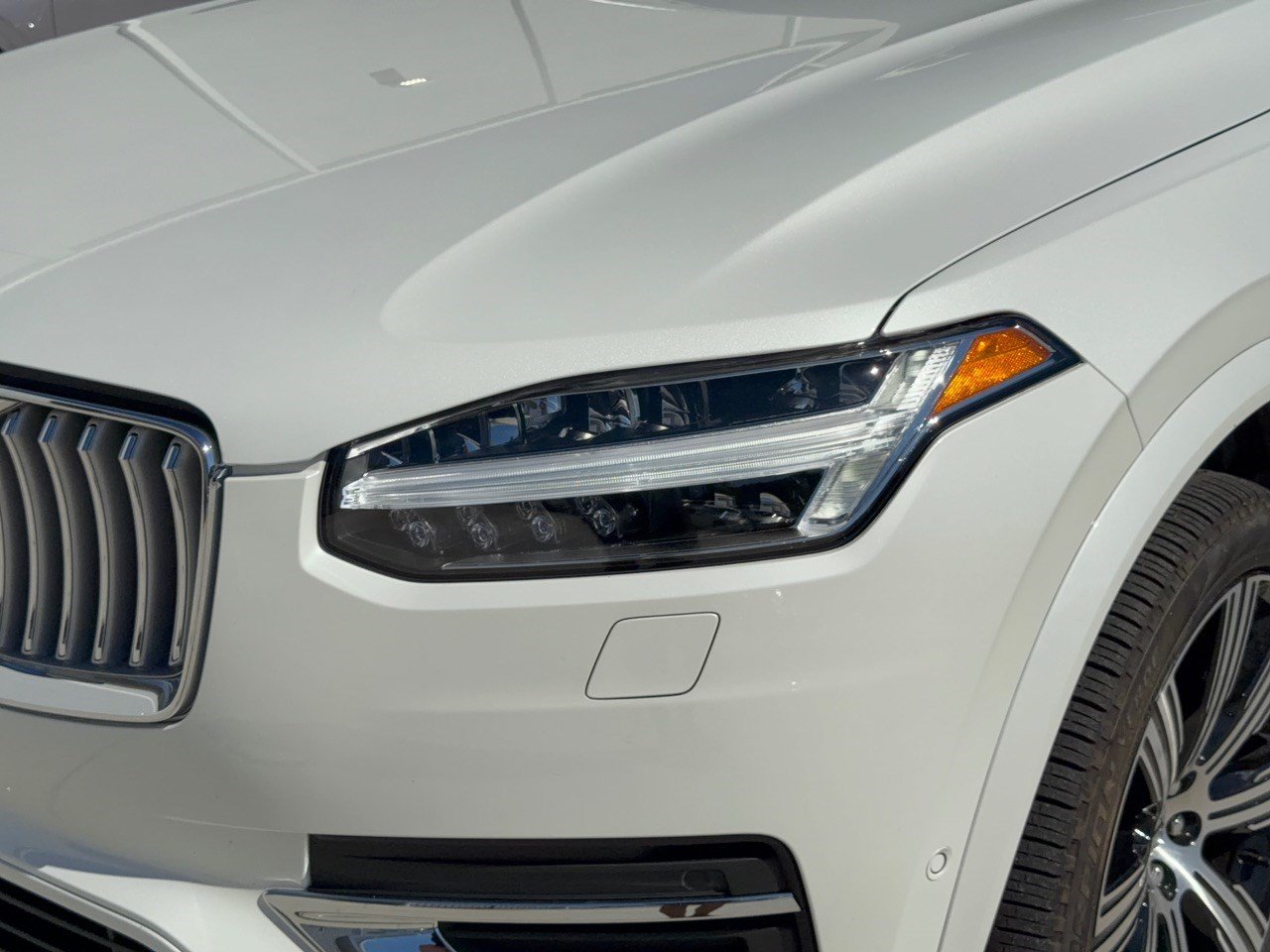 Certified 2025 Volvo XC90 T8 Ultra w/ Protection Package Premier AWD/4WD image 12