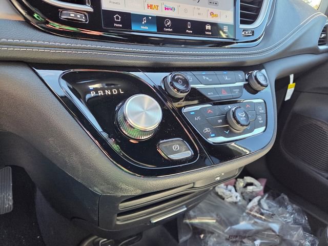 New 2026 Chrysler Pacifica Select FWD image 24