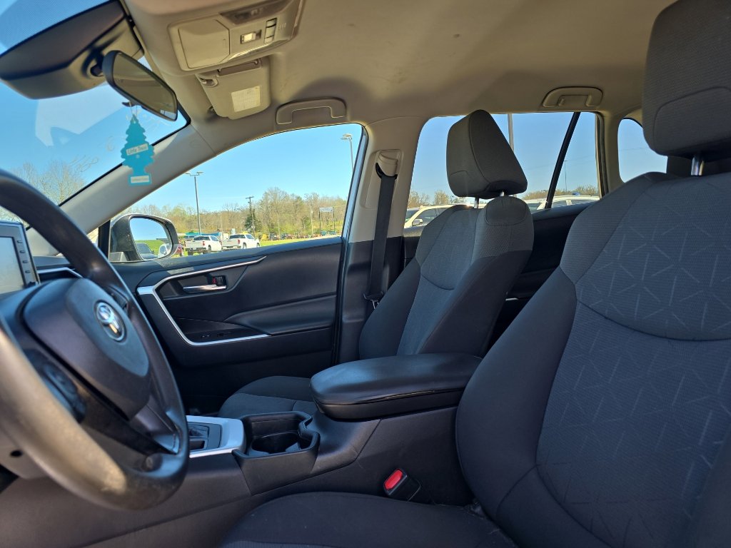 Used 2021 Toyota RAV4 XLE image 20
