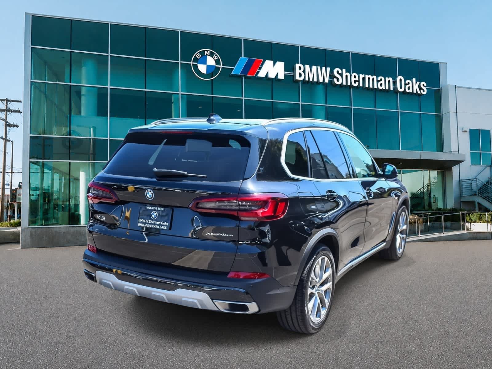 Used 2023 BMW X5 xDrive45e w/ Climate Comfort Package AWD/4WD image 4