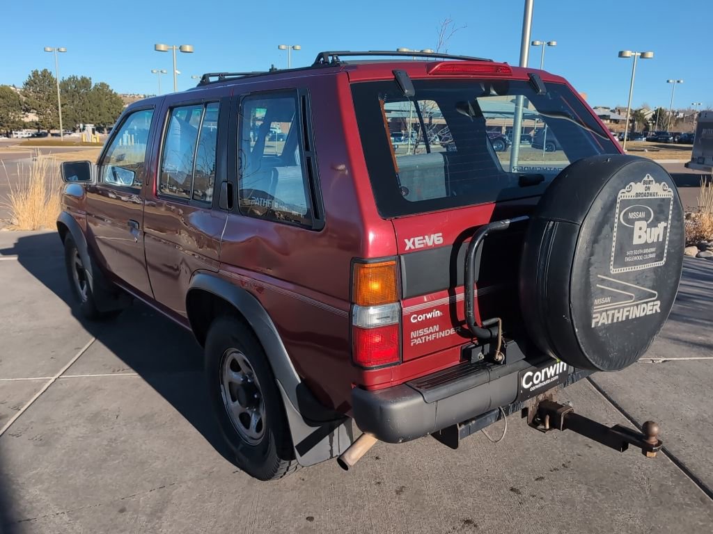 Used 1995 Nissan Pathfinder LE image 5