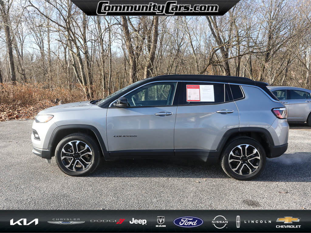 Used 2024 Jeep Compass Limited image 3