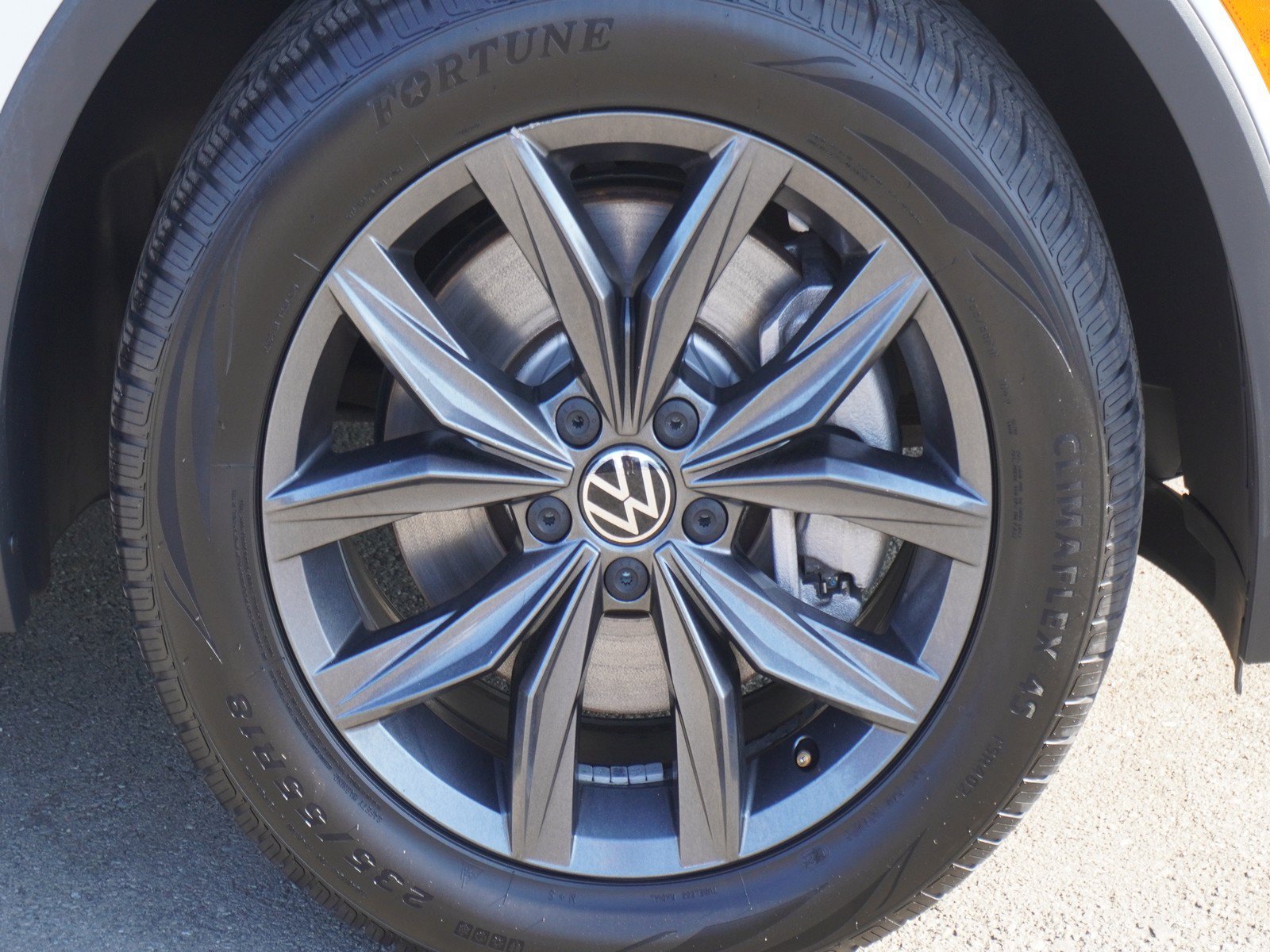 Used 2023 Volkswagen Tiguan SE AWD/4WD image 5