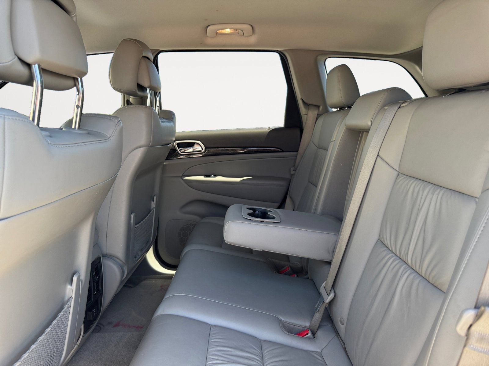 Used 2011 Jeep Grand Cherokee Laredo RWD image 13