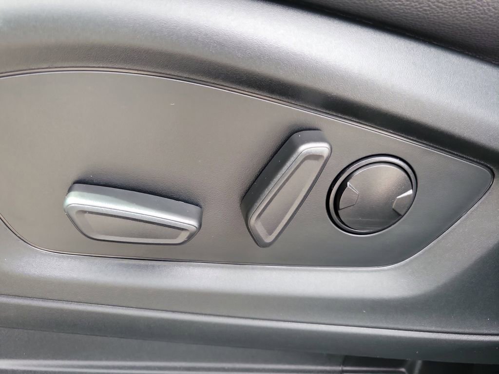 Used 2023 Ford Explorer ST-Line w/ Class IV Trailer Tow Package RWD image 19