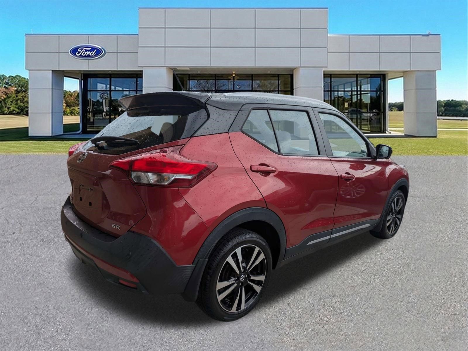 Used 2020 Nissan Kicks SR w/ SR Premium Package FWD image 2