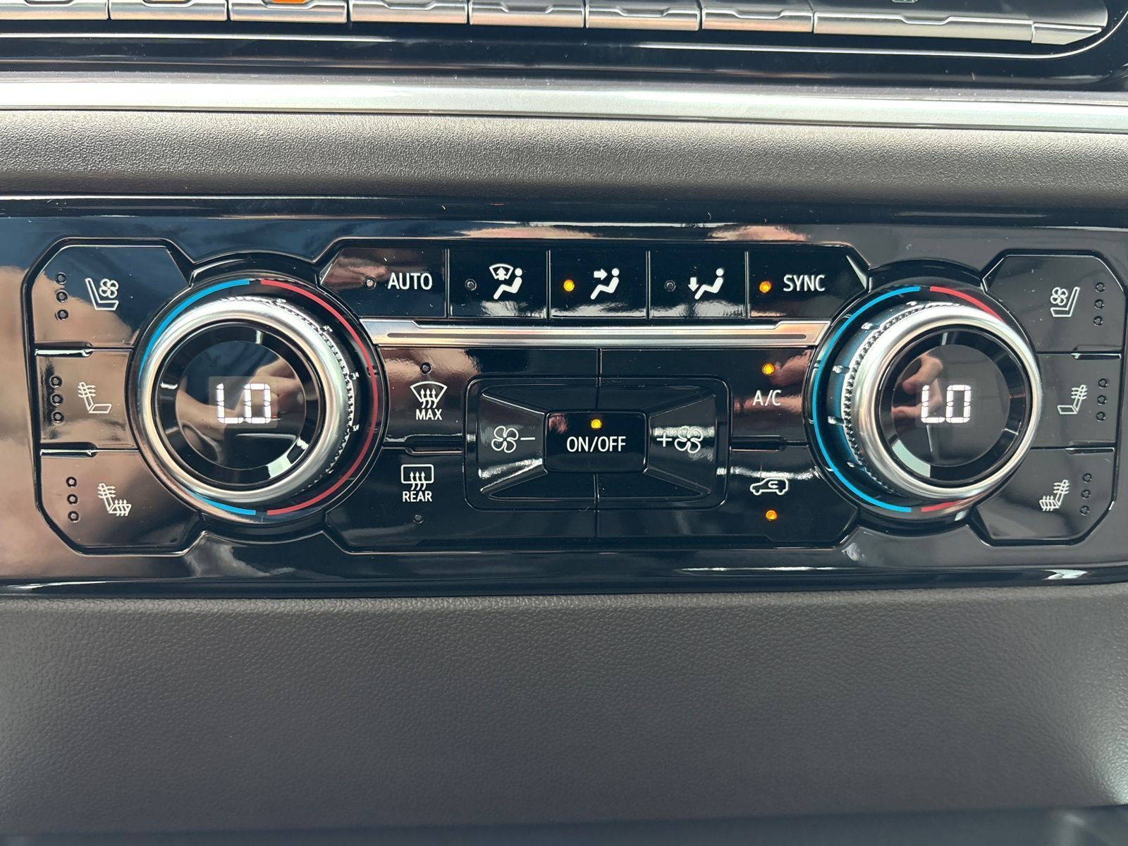 New 2026 GMC Sierra 1500 SLT w/ SLT Premium Plus Package image 12