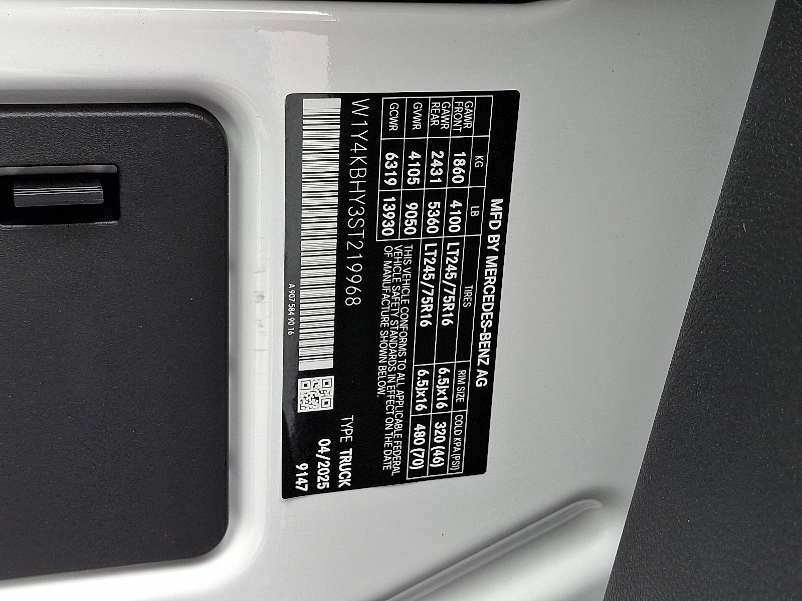 Used 2025 Mercedes-Benz Sprinter 2500 image 27