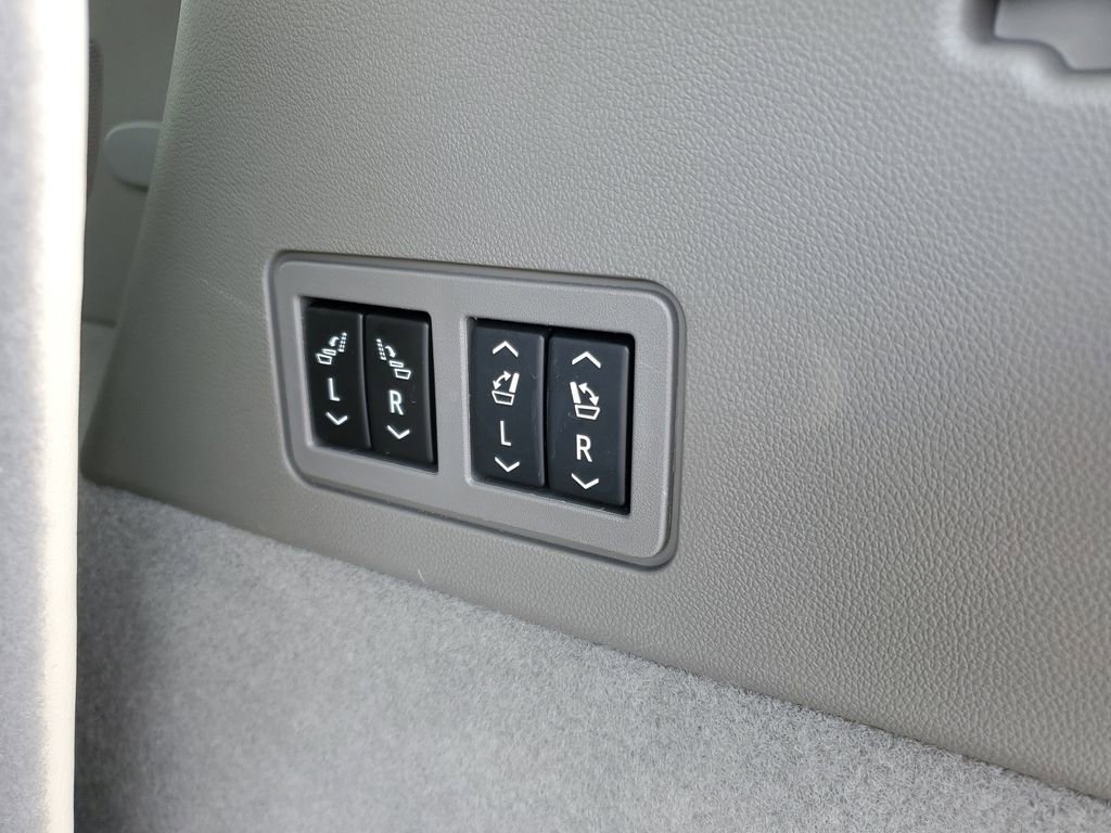 Used 2025 Cadillac XT6 Premium Luxury w/ LPO, Floor Liner Package AWD/4WD image 29