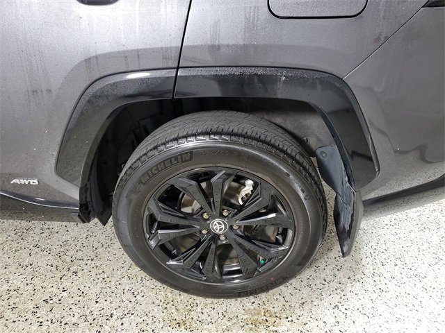 Used 2024 Toyota RAV4 SE image 10