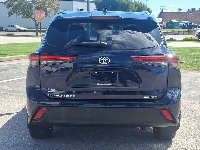 Used 2021 Toyota Highlander XLE AWD/4WD image 6