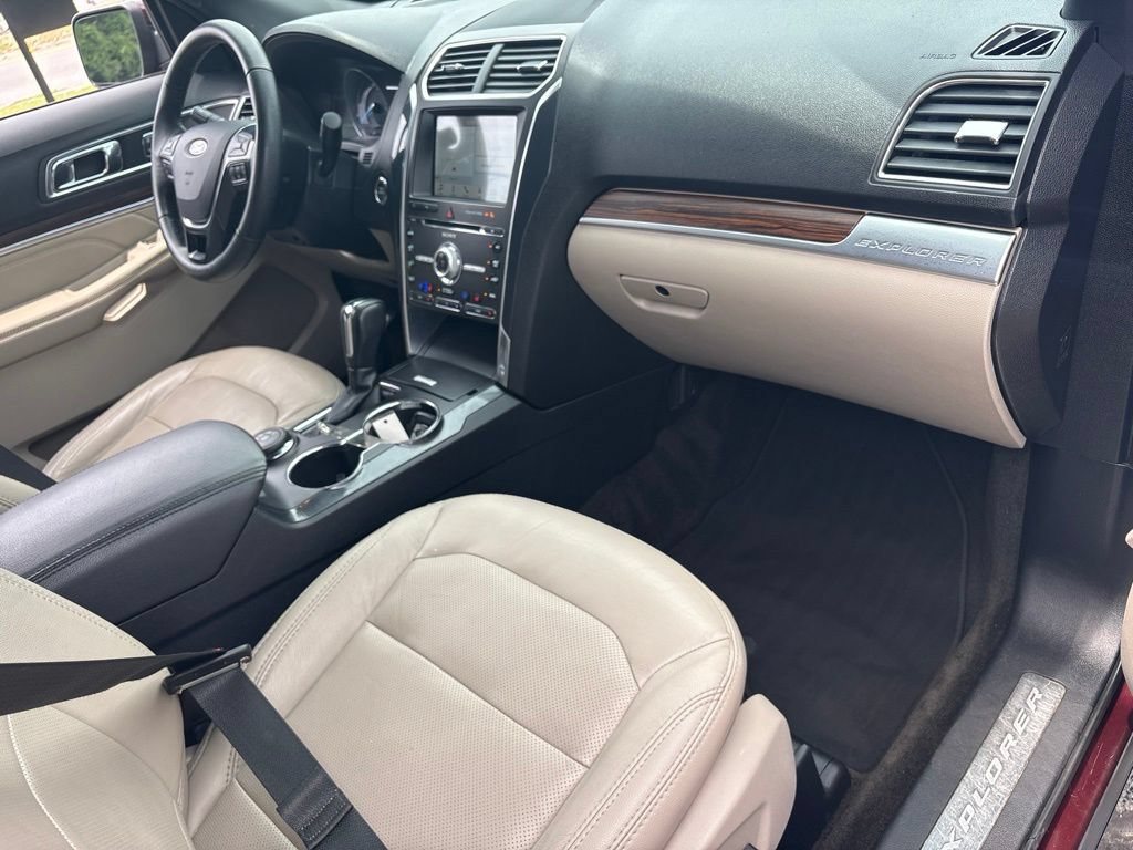 Used 2018 Ford Explorer Limited w/ Ford Safe & Smart Package AWD/4WD image 31