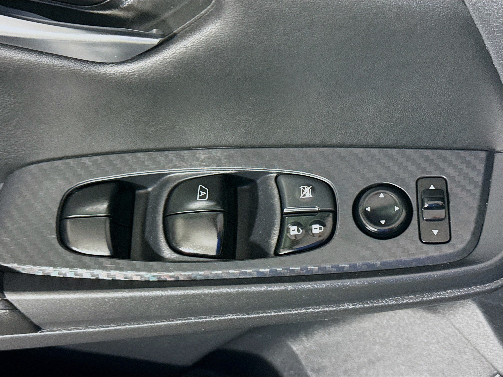 Used 2025 Nissan Sentra SV FWD image 24