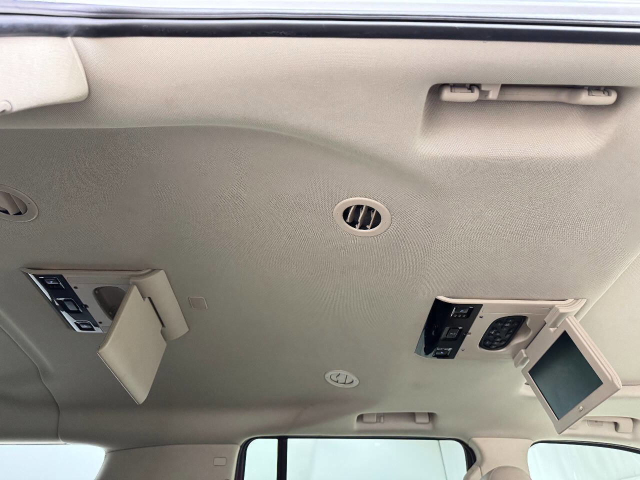 Used 2016 Cadillac Escalade ESV Premium AWD/4WD image 27