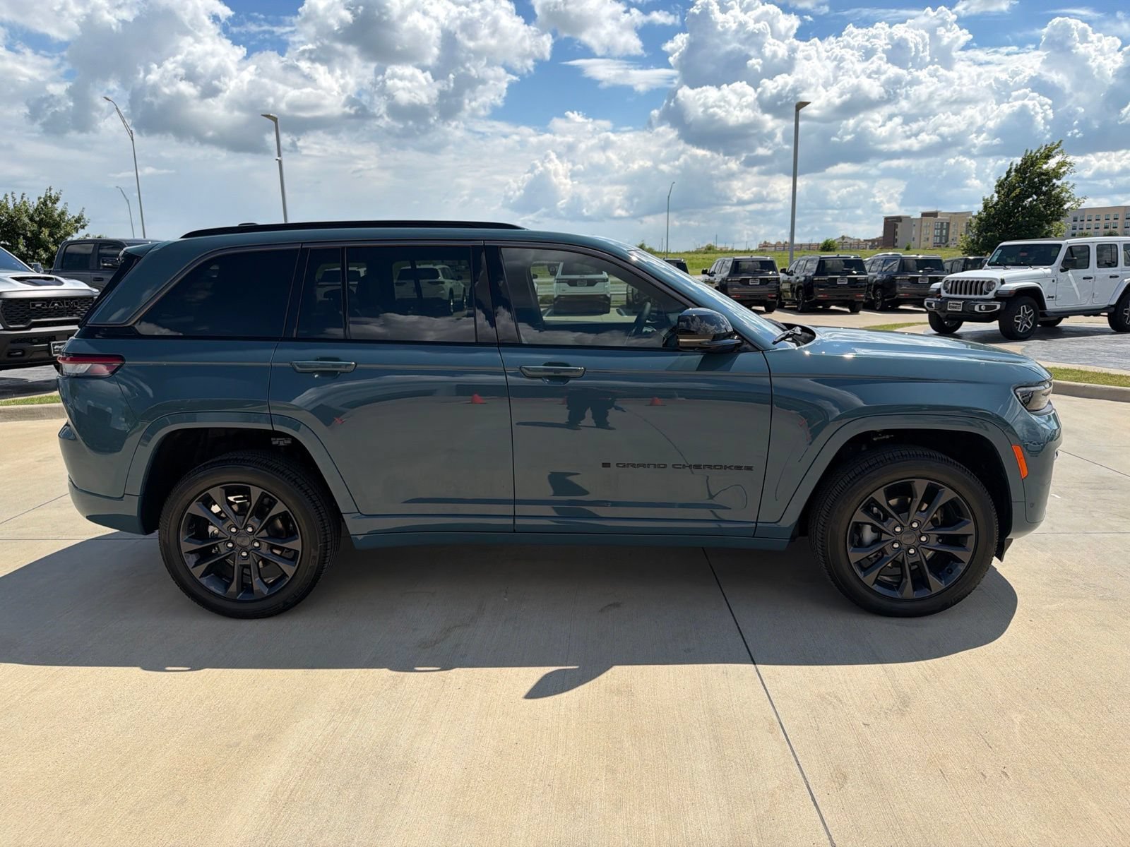 New 2026 Jeep Grand Cherokee Limited AWD/4WD image 6