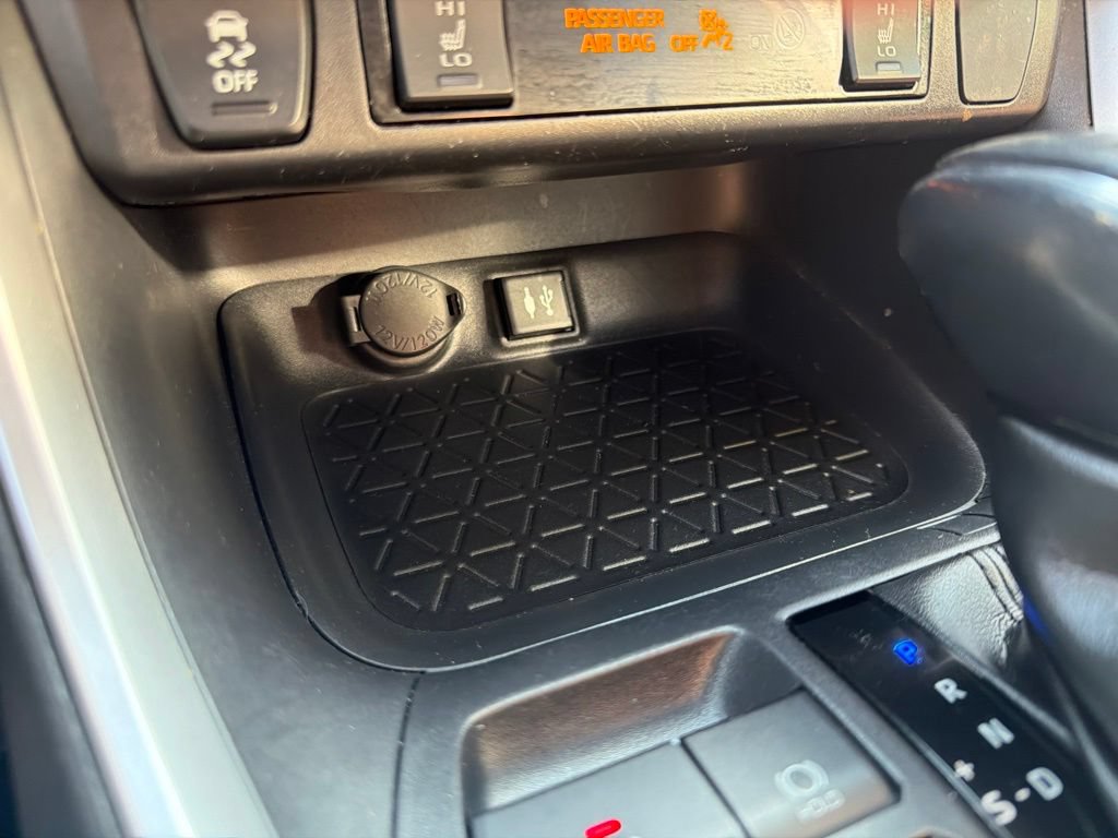 Used 2019 Toyota RAV4 XLE Premium w/ Cold Weather Package AWD/4WD image 33
