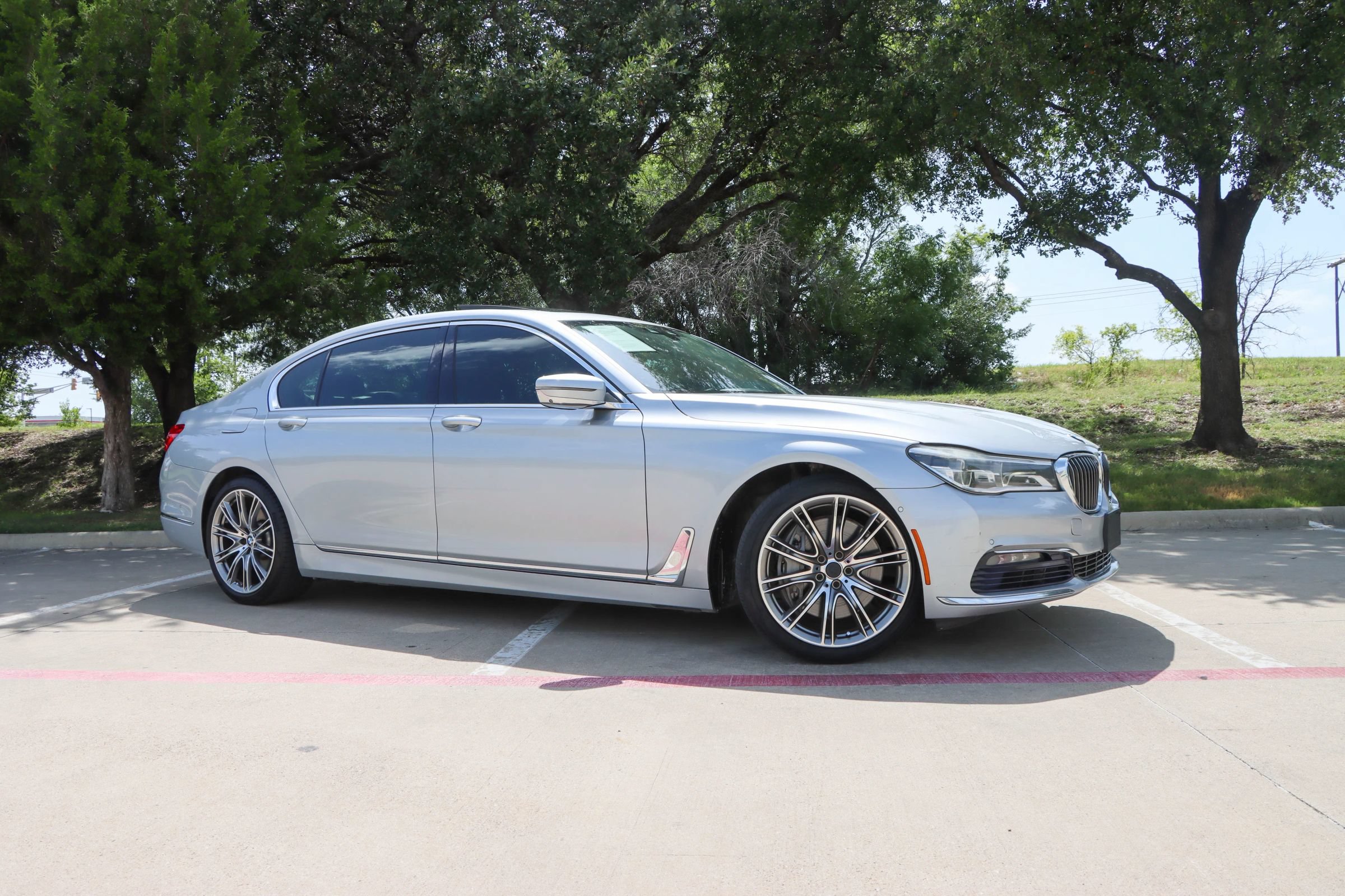 Used 2017 BMW 750i xDrive AWD/4WD image 1