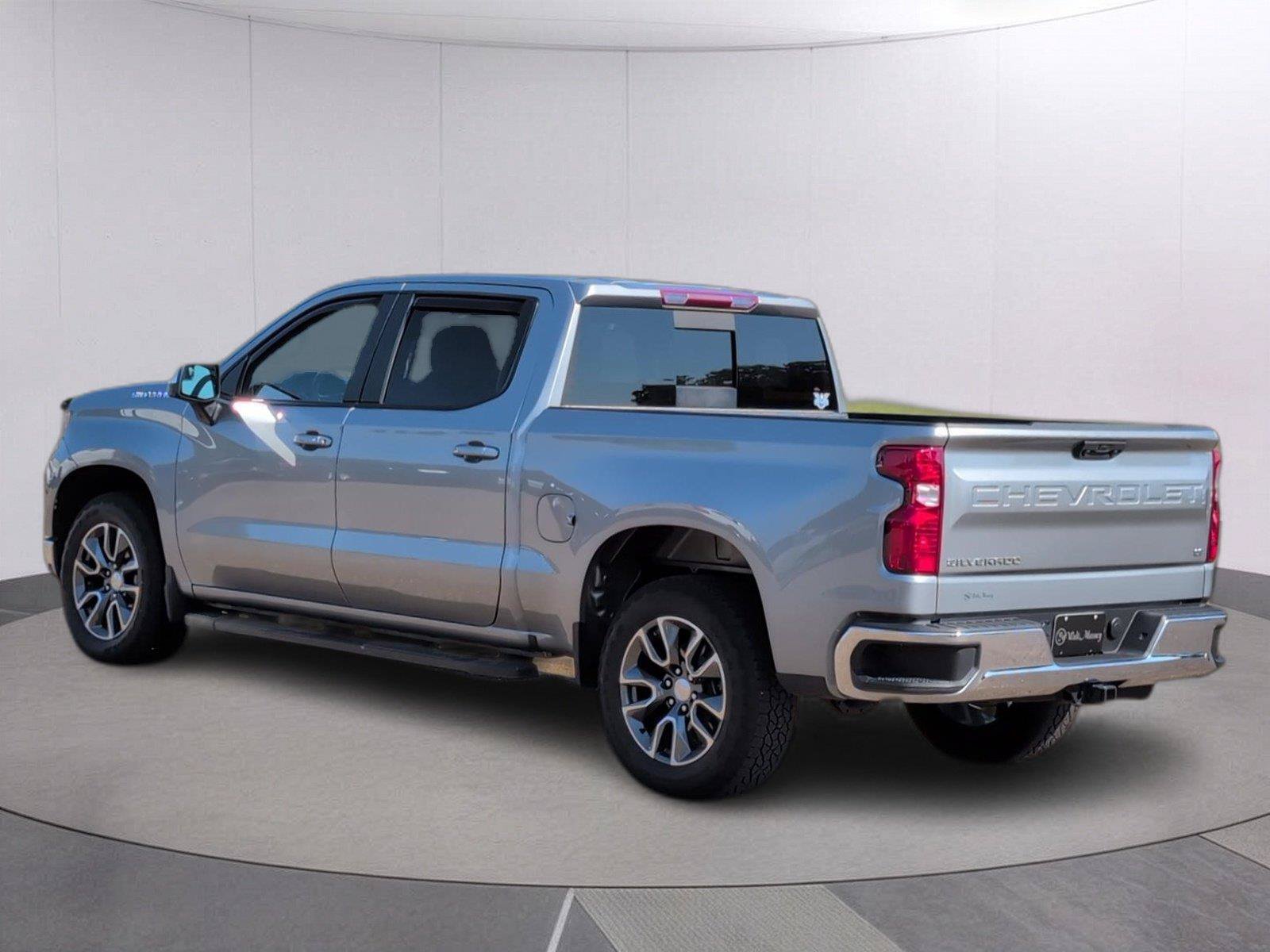 Used 2024 Chevrolet Silverado 1500 LT w/ Leather Package RWD image 3